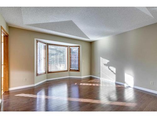 53 Shawnee Rise Sw, Calgary, AB - Indoor Photo Showing Other Room