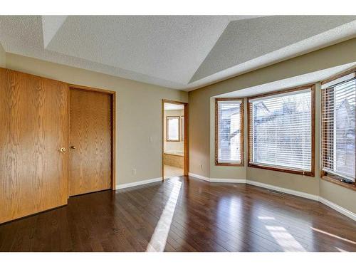 53 Shawnee Rise Sw, Calgary, AB - Indoor Photo Showing Other Room