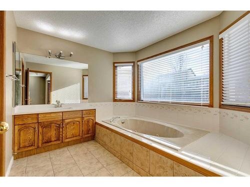 53 Shawnee Rise Sw, Calgary, AB - Indoor Photo Showing Bathroom