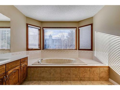 53 Shawnee Rise Sw, Calgary, AB - Indoor Photo Showing Bathroom