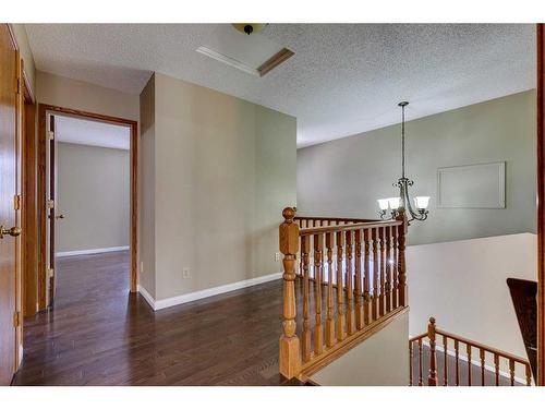 53 Shawnee Rise Sw, Calgary, AB - Indoor Photo Showing Other Room