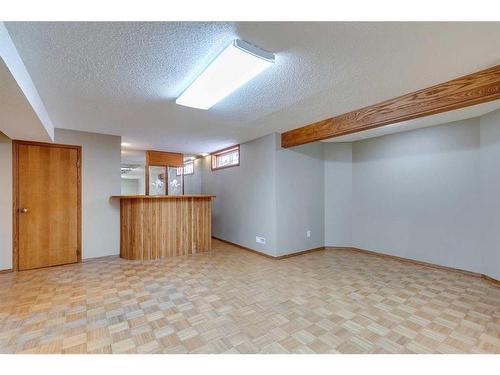 53 Shawnee Rise Sw, Calgary, AB - Indoor Photo Showing Other Room