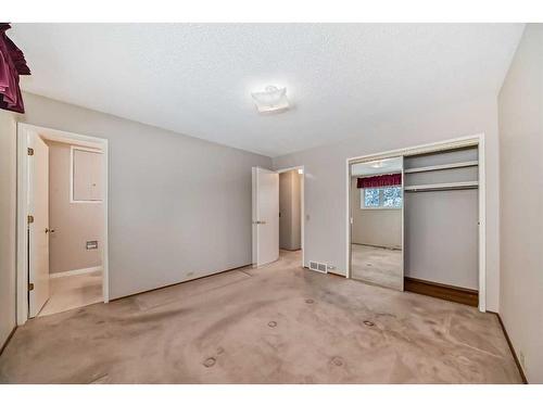 104 Brazeau Crescent Sw, Calgary, AB - Indoor Photo Showing Other Room