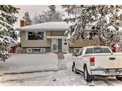 104 Brazeau Crescent SW Calgary, AB T2W 0Z1