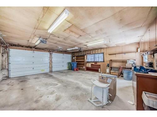 104 Brazeau Crescent Sw, Calgary, AB - Indoor Photo Showing Garage