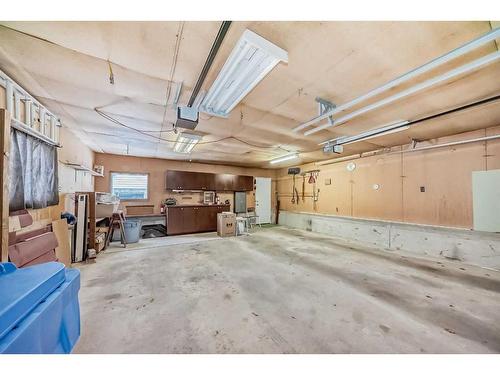 104 Brazeau Crescent Sw, Calgary, AB - Indoor Photo Showing Garage