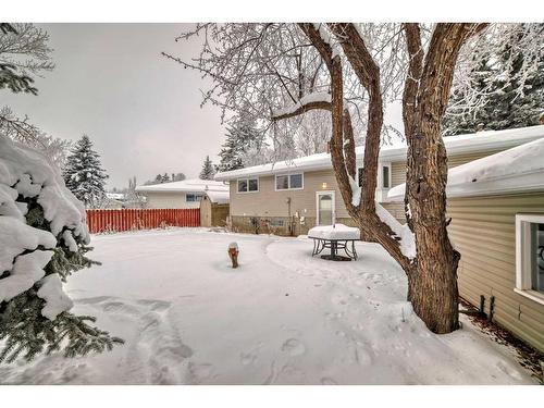 104 Brazeau Crescent Sw, Calgary, AB - Outdoor