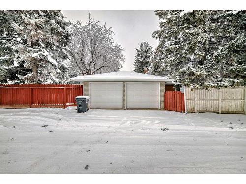 104 Brazeau Crescent Sw, Calgary, AB - Outdoor