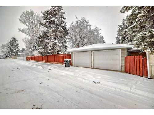 104 Brazeau Crescent Sw, Calgary, AB - Outdoor