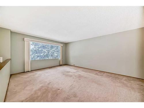 104 Brazeau Crescent Sw, Calgary, AB - Indoor Photo Showing Other Room