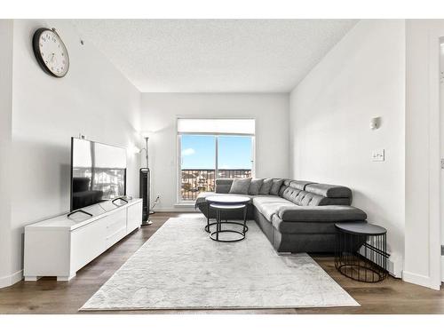 1415-1140 Taradale Drive Ne, Calgary, AB - Indoor Photo Showing Living Room