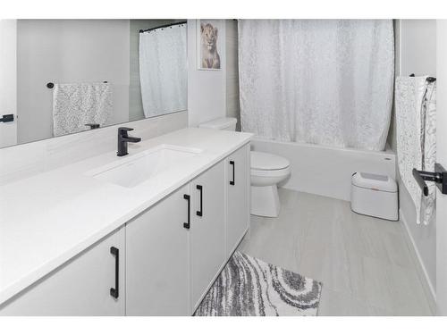 32 Cornerbrook Cove Ne, Calgary, AB - Indoor Photo Showing Bathroom