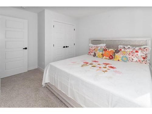 32 Cornerbrook Cove Ne, Calgary, AB - Indoor Photo Showing Bedroom