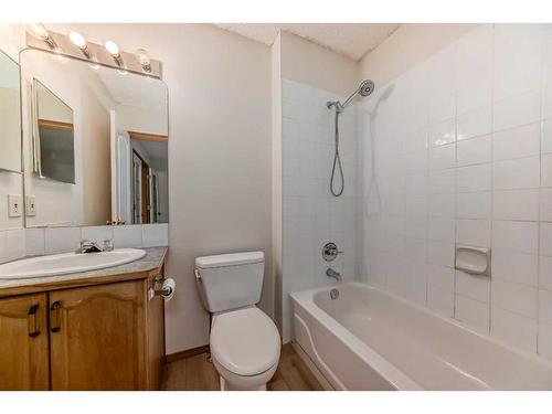 221 Mt Douglas Circle Se, Calgary, AB - Indoor Photo Showing Bathroom