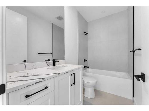 4626 20 Avenue Nw, Calgary, AB - Indoor Photo Showing Bathroom