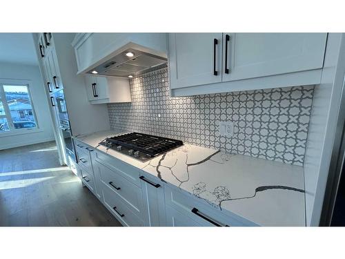 4626 20 Avenue Nw, Calgary, AB - Indoor Photo Showing Kitchen