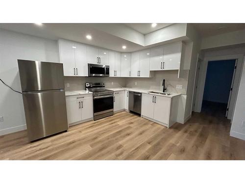 4626 20 Avenue Nw, Calgary, AB - Indoor Photo Showing Kitchen