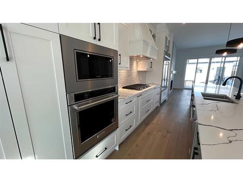 4626 20 Avenue Nw, Calgary, AB - Indoor Photo Showing Kitchen With Upgraded Kitchen