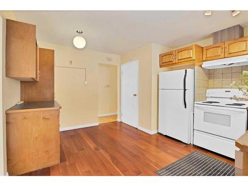 11216 Braniff Road Sw, Calgary, AB - Indoor Photo Showing Kitchen