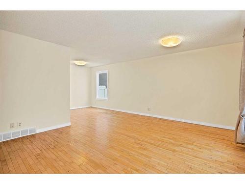 11216 Braniff Road Sw, Calgary, AB - Indoor Photo Showing Other Room