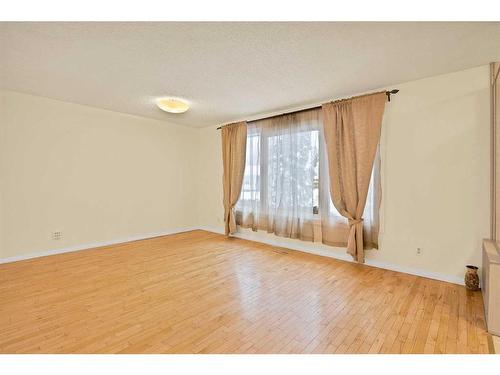 11216 Braniff Road Sw, Calgary, AB - Indoor Photo Showing Other Room