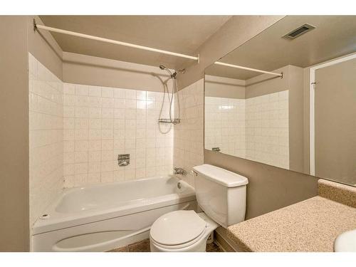 908-4944 Dalton Drive Nw, Calgary, AB - Indoor Photo Showing Bathroom