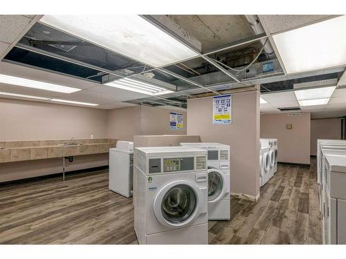 908-4944 Dalton Drive Nw, Calgary, AB - Indoor Photo Showing Laundry Room