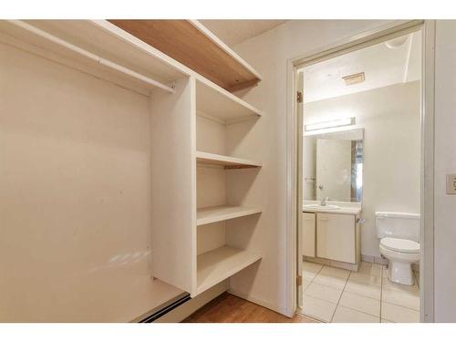 2513-2513 Edenwold Heights Nw, Calgary, AB - Indoor Photo Showing Bathroom