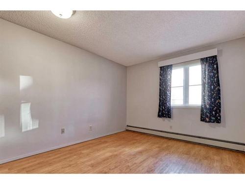 2513-2513 Edenwold Heights Nw, Calgary, AB - Indoor Photo Showing Other Room