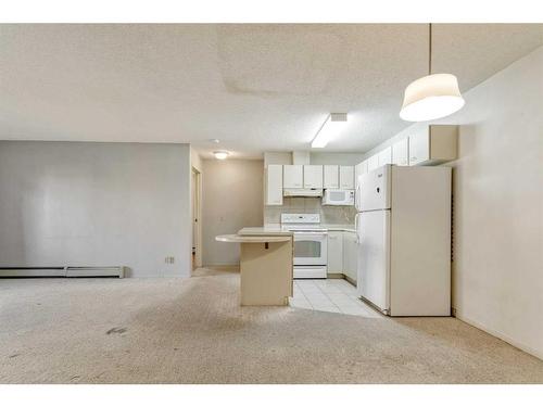 2513-2513 Edenwold Heights Nw, Calgary, AB - Indoor Photo Showing Kitchen