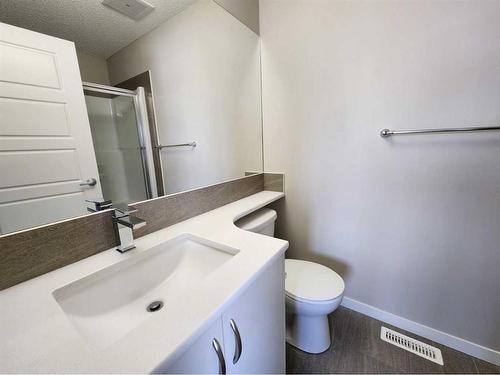 952 Nolan Hill Boulevard Nw, Calgary, AB - Indoor Photo Showing Bathroom