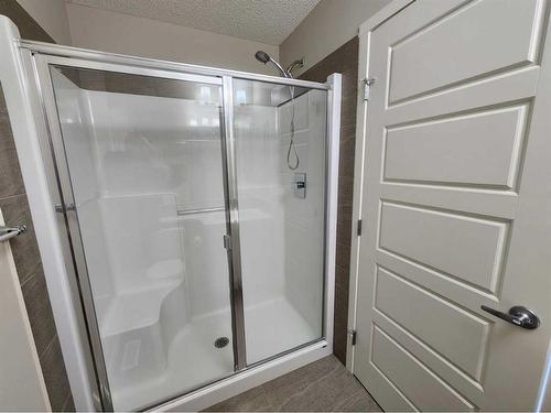 952 Nolan Hill Boulevard Nw, Calgary, AB - Indoor Photo Showing Bathroom