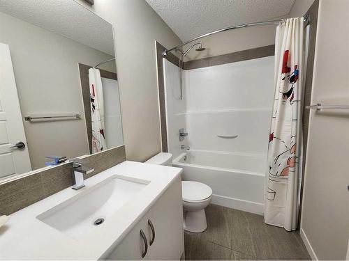 952 Nolan Hill Boulevard Nw, Calgary, AB - Indoor Photo Showing Bathroom