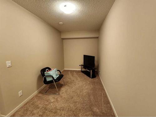 952 Nolan Hill Boulevard Nw, Calgary, AB - Indoor Photo Showing Other Room