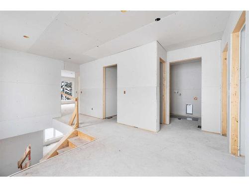 4814 70 Street Nw, Calgary, AB - Indoor Photo Showing Other Room