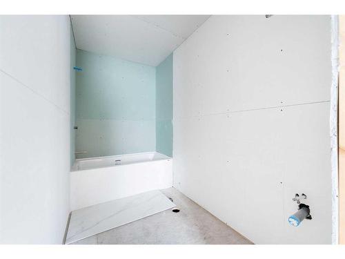 4814 70 Street Nw, Calgary, AB - Indoor Photo Showing Other Room