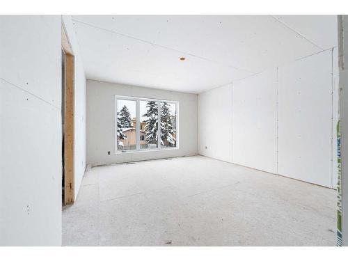 4814 70 Street Nw, Calgary, AB - Indoor