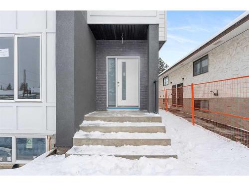 4814 70 Street Nw, Calgary, AB - Outdoor