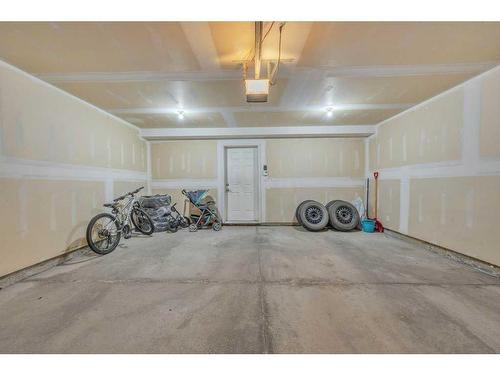 103 Evansridge Court Nw, Calgary, AB - Indoor Photo Showing Garage