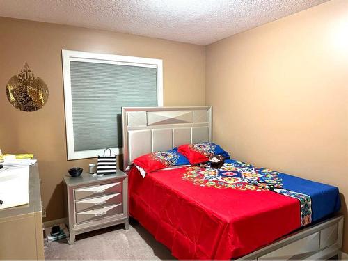 234 Saddlebrook Way Ne, Calgary, AB - Indoor Photo Showing Bedroom