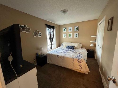 49 Citadel Estates Terrace Nw, Calgary, AB - Indoor Photo Showing Bedroom