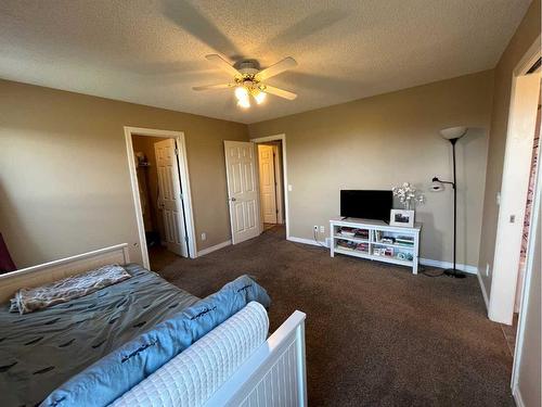 49 Citadel Estates Terrace Nw, Calgary, AB - Indoor Photo Showing Bedroom