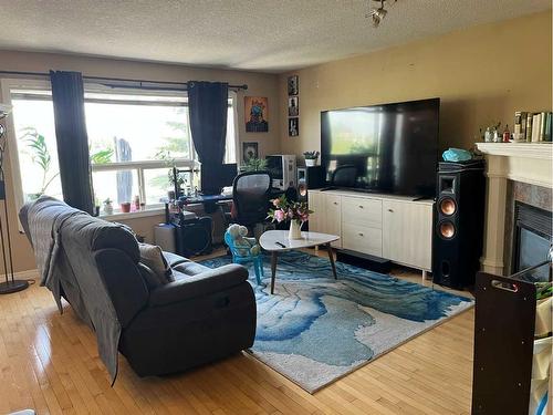 49 Citadel Estates Terrace Nw, Calgary, AB - Indoor Photo Showing Living Room