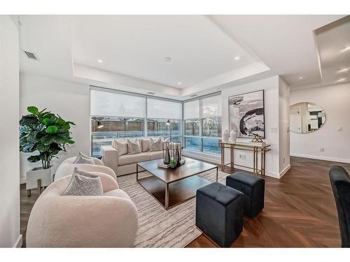 114-8445 Broadcast Avenue Sw, Calgary, AB - Indoor Photo Showing Living Room