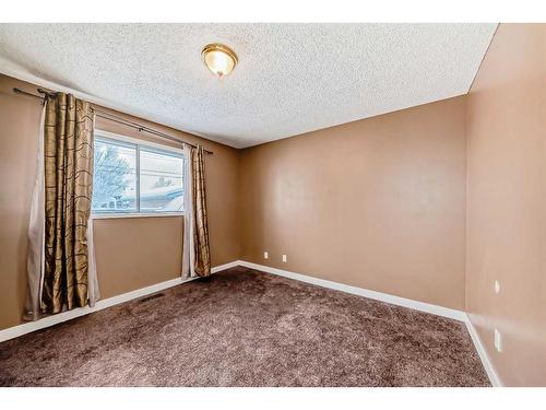 5555 5 Avenue Se, Calgary, AB - Indoor Photo Showing Other Room