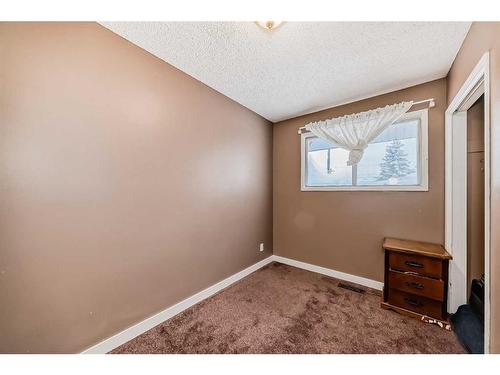 5555 5 Avenue Se, Calgary, AB - Indoor Photo Showing Other Room