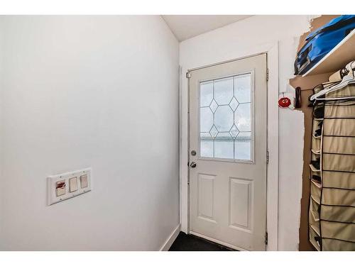 5555 5 Avenue Se, Calgary, AB - Indoor Photo Showing Other Room