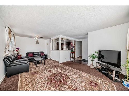 5555 5 Avenue Se, Calgary, AB - Indoor Photo Showing Other Room