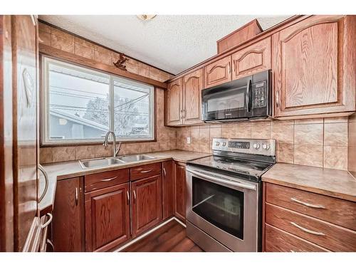 5555 5 Avenue Se, Calgary, AB - Indoor Photo Showing Kitchen With Double Sink