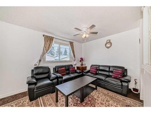 5555 5 Avenue Se, Calgary, AB - Indoor Photo Showing Living Room